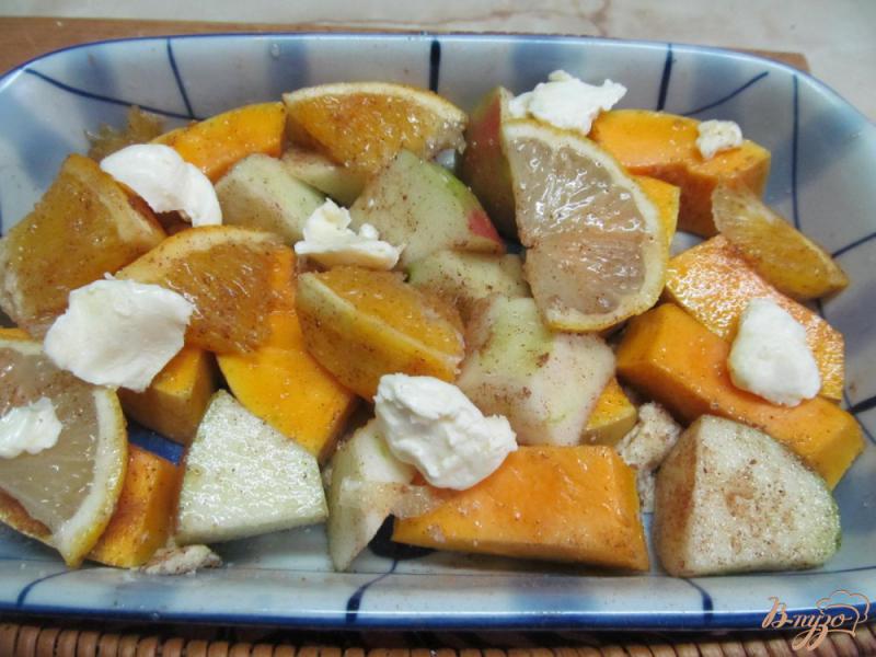Фото приготовление рецепта: Десерт из тыквы с яблоком и апельсином шаг №3