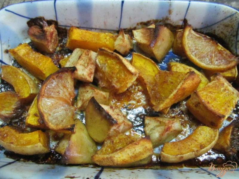 Фото приготовление рецепта: Десерт из тыквы с яблоком и апельсином шаг №4