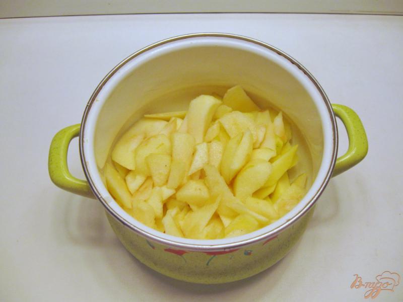 Фото приготовление рецепта: Десерт из яблок, груш и айвового варенья шаг №2