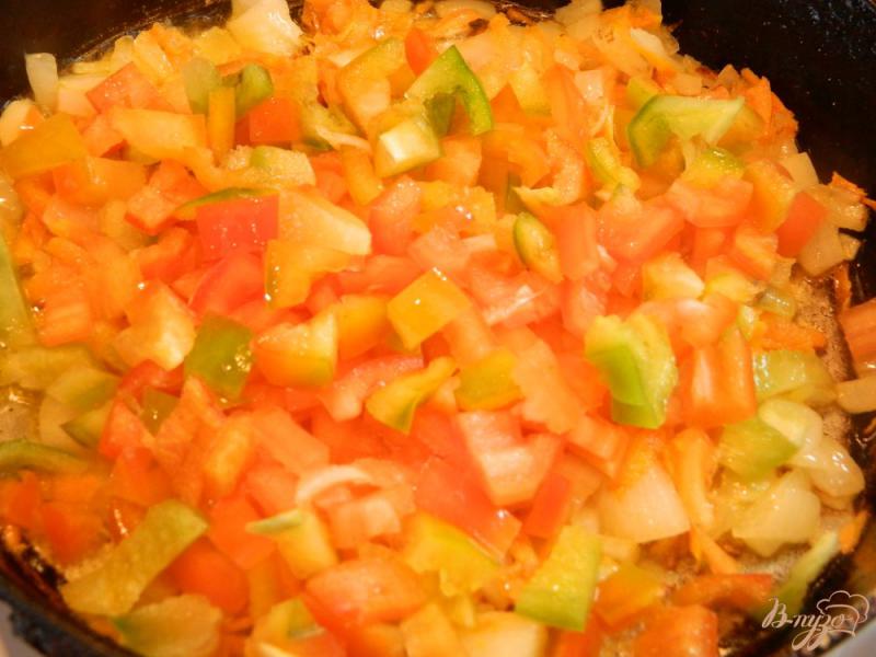 Фото приготовление рецепта: Суп на курином бульоне со специями и зеленым луком шаг №4