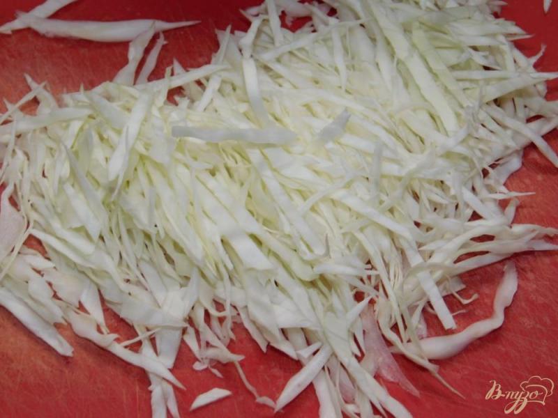 Фото приготовление рецепта: Салат с капустой и кукурузой шаг №1