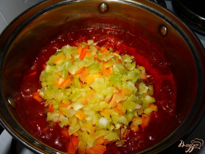 Фото приготовление рецепта: Томатный соус с перцем на зиму шаг №7