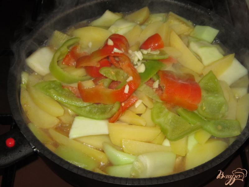 Фото приготовление рецепта: Рагу из свинины с кабачками и картофелем шаг №7