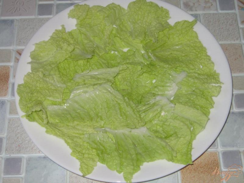 Фото приготовление рецепта: Салат с крабовыми палочками и свининой шаг №2