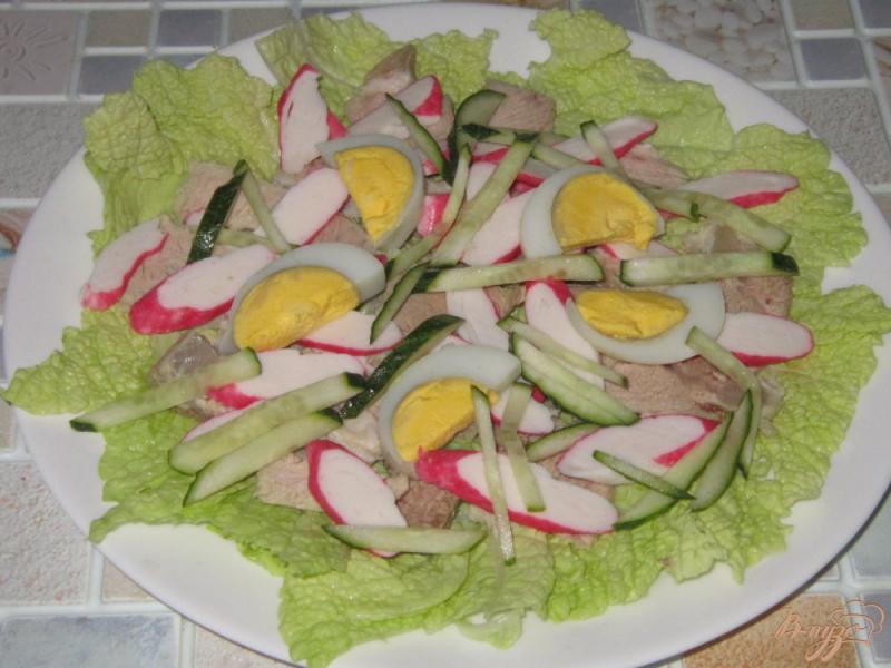 Фото приготовление рецепта: Салат с крабовыми палочками и свининой шаг №6