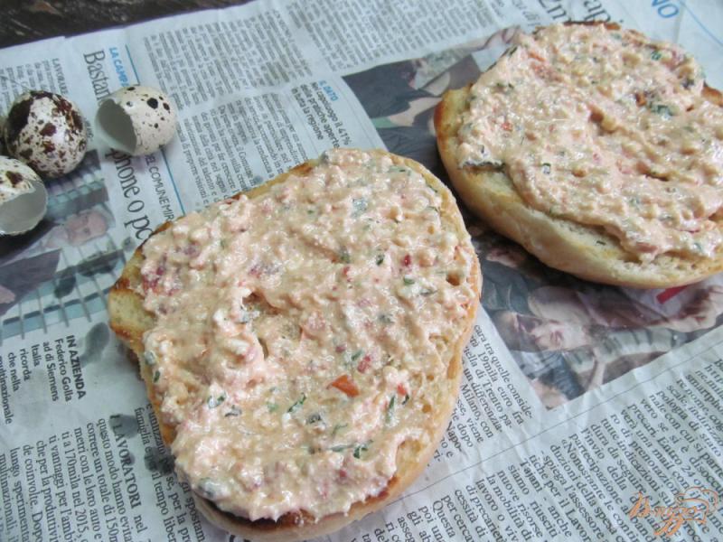 Фото приготовление рецепта: Бутерброды с творожным соусом шаг №3