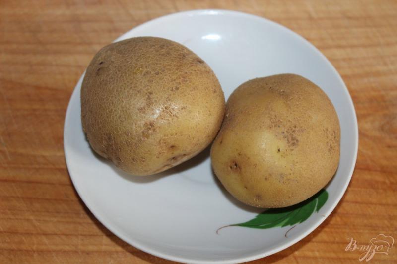 Фото приготовление рецепта: Картофельные шашлыки с луком и салом шаг №1