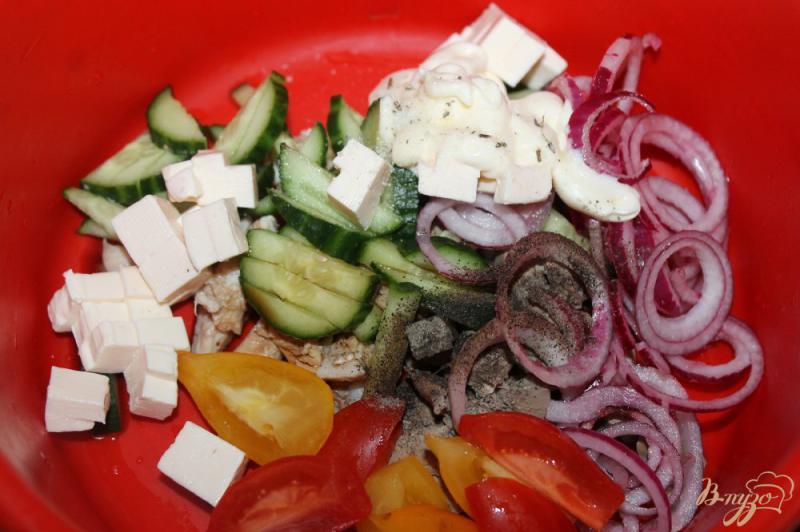 Фото приготовление рецепта: Салат с отварной куриным мясом, печенью и овощами шаг №5