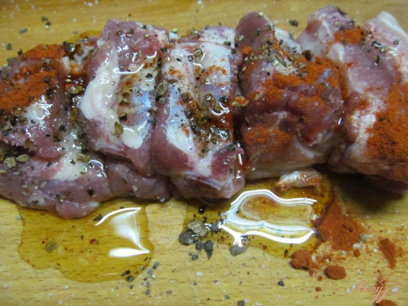 Фото приготовление рецепта: Тушеные свиные ребра на овощах шаг №1