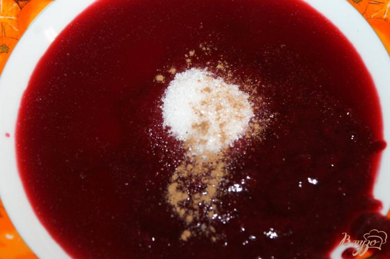 Фото приготовление рецепта: Утиная грудка в кисло - сладком смородиновом соусе шаг №5
