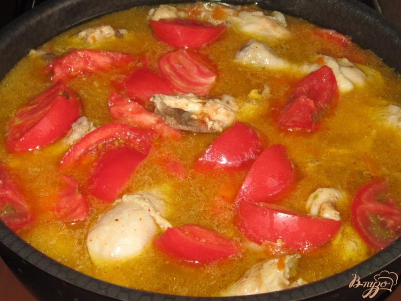 Фото приготовление рецепта: Рисовая каша с курицей и помидорами шаг №5