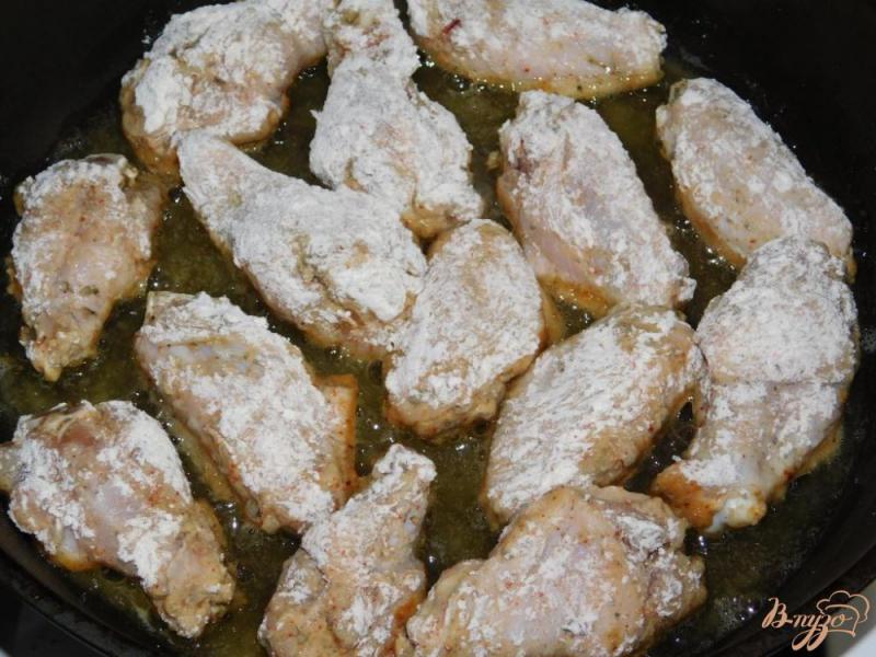 Фото приготовление рецепта: Крылышки в  маринаде из соевого соуса шаг №5