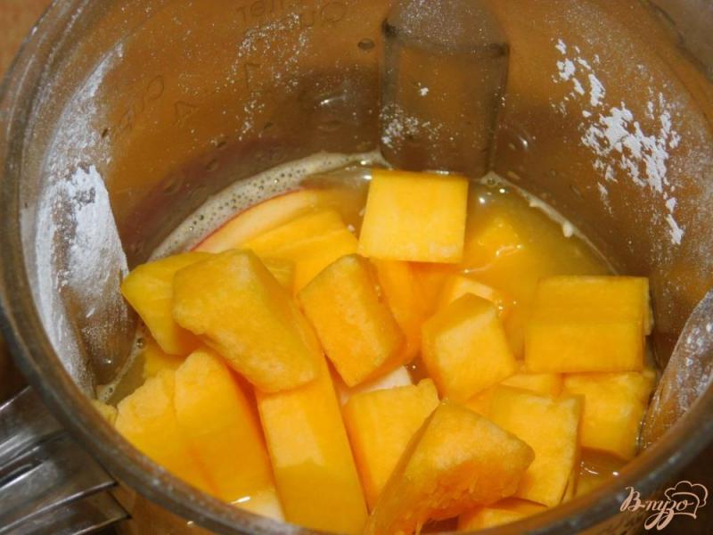 Фото приготовление рецепта: Тыквенно-апельсиновый смузи шаг №3