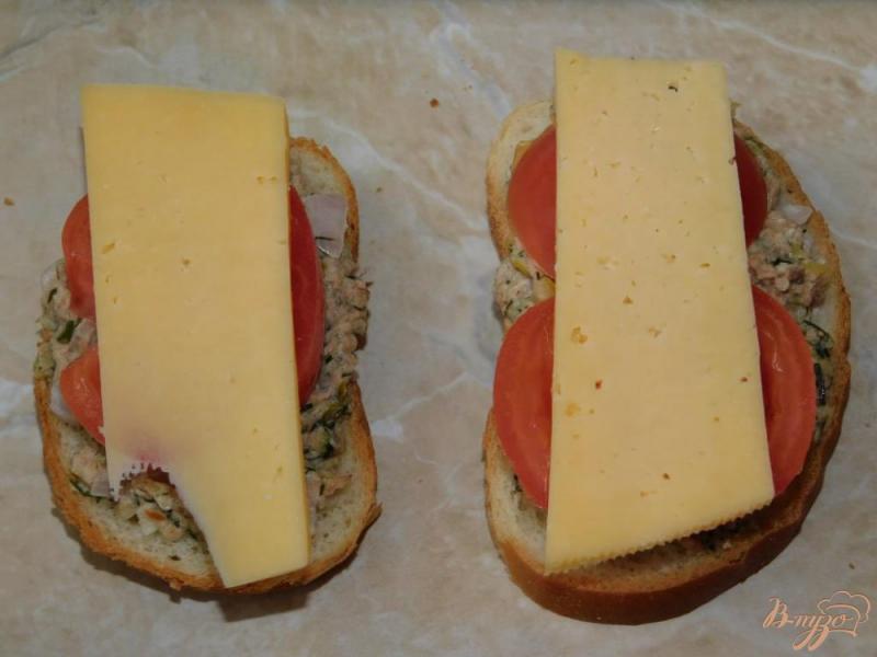 Фото приготовление рецепта: Горячие бутерброды шаг №5