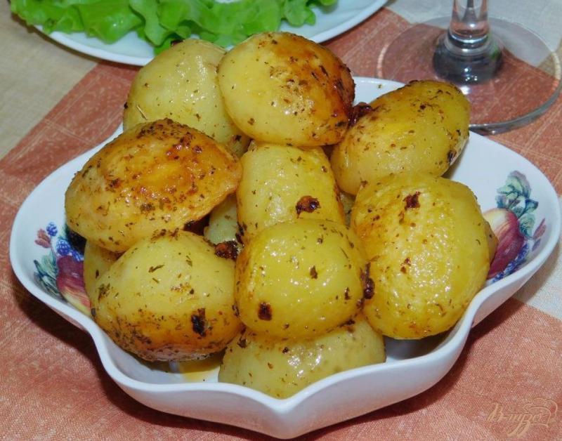 Фото приготовление рецепта: Картофель, запеченный  в мультиварке шаг №5