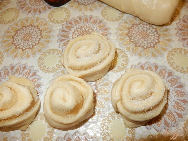 Фото приготовление рецепта: Сахарные булочки шаг №7
