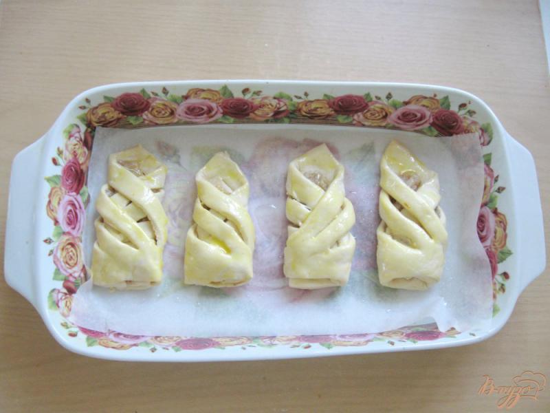 Фото приготовление рецепта: Печенье с яблоками и орехами из слоеного теста шаг №9