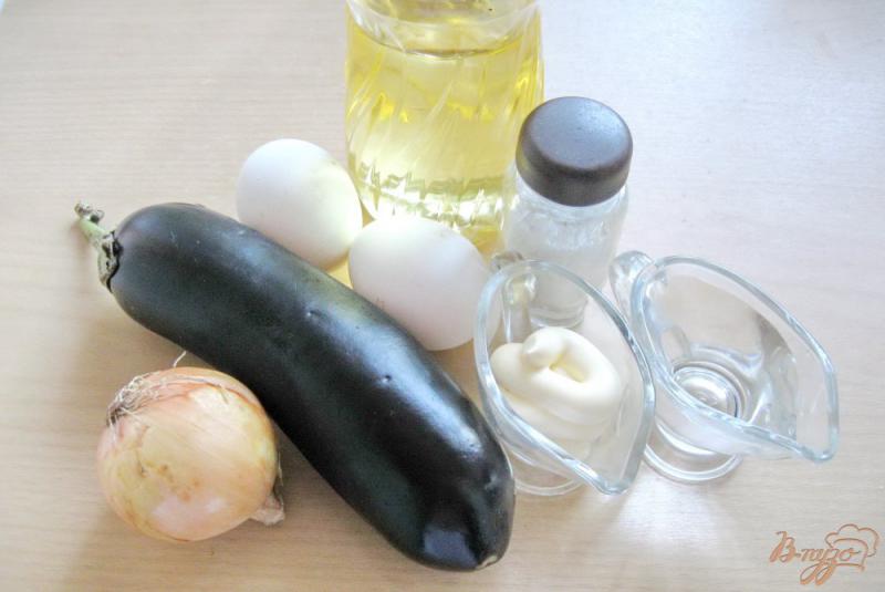 Фото приготовление рецепта: Салат из баклажанов с яйцом шаг №1