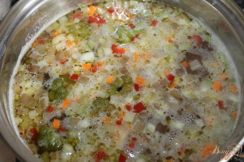 Фото приготовление рецепта: Овощной суп с фрикадельками и лапшой шаг №5