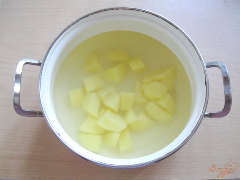 Фото приготовление рецепта: Суп с галушками из отварной курицы шаг №4