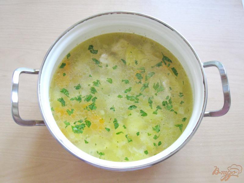 Фото приготовление рецепта: Суп с галушками из отварной курицы шаг №14
