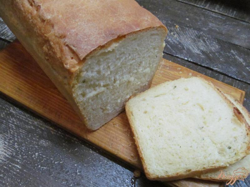 Фото приготовление рецепта: Хлеб с чесноком имбирем и тимьяном шаг №6