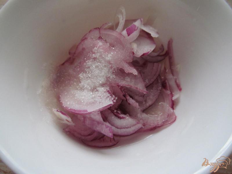 Фото приготовление рецепта: Салат из сельди со свеклой и брокколи шаг №1
