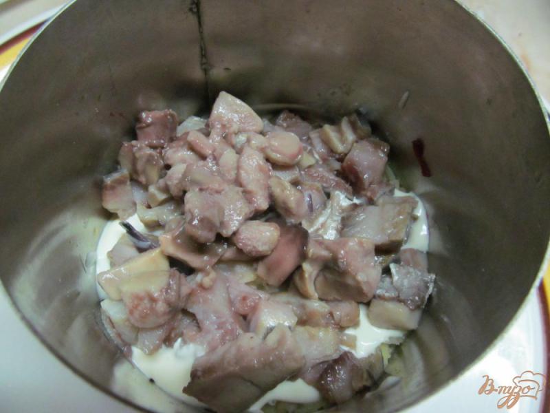 Фото приготовление рецепта: Салат из сельди со свеклой и брокколи шаг №5