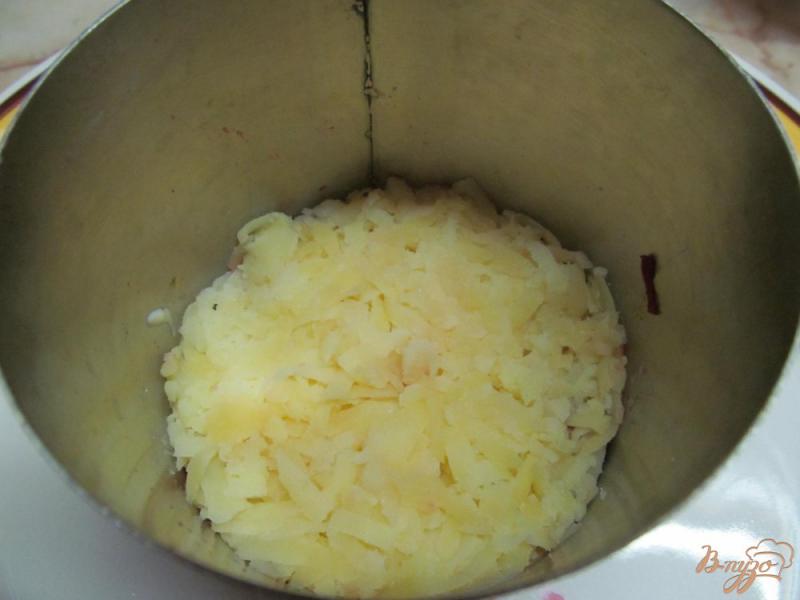 Фото приготовление рецепта: Салат из сельди со свеклой и брокколи шаг №4