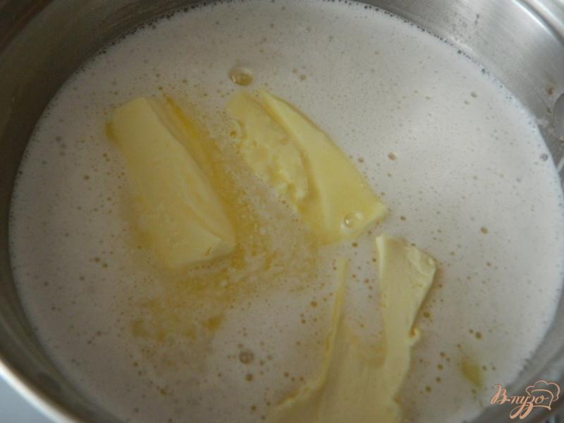 Фото приготовление рецепта: Слоеный десерт с заварным кремом шаг №3
