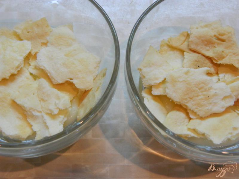 Фото приготовление рецепта: Слоеный десерт с заварным кремом шаг №5