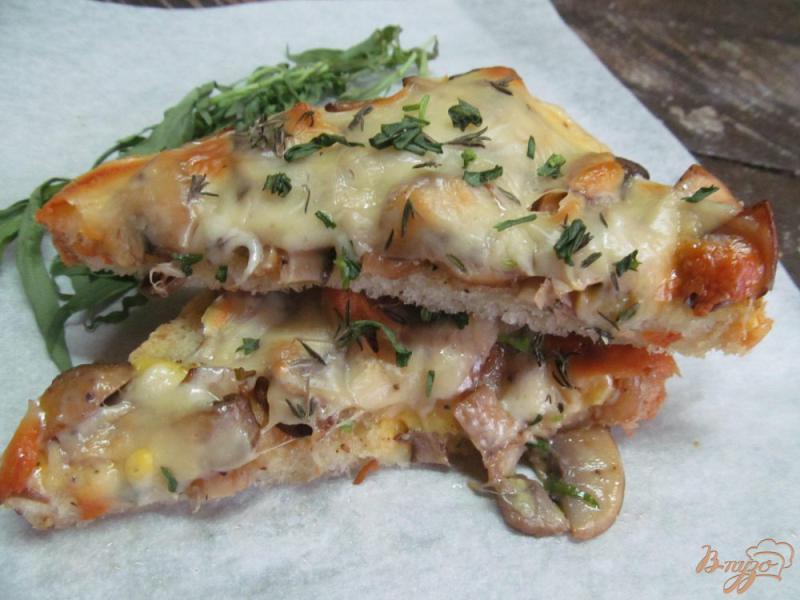Фото приготовление рецепта: Горячий бутерброд с грибами и сыром шаг №5