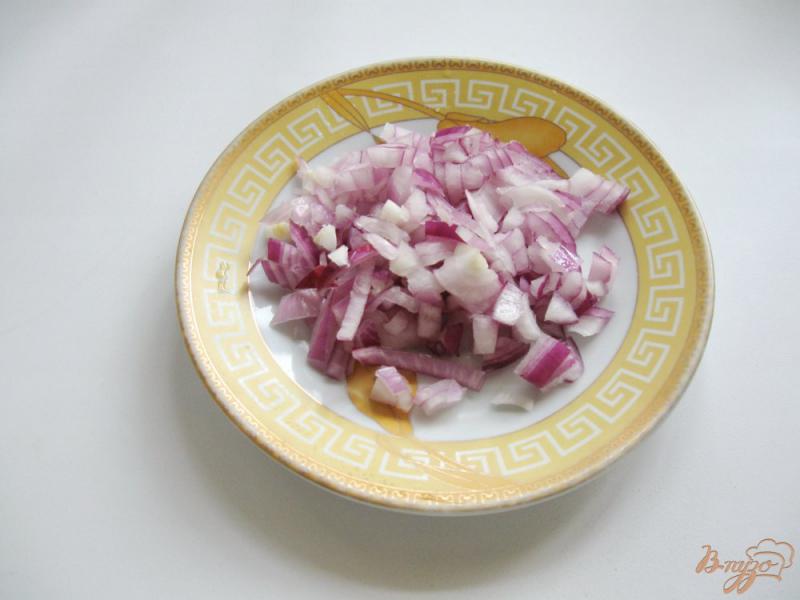 Фото приготовление рецепта: Салат с сельдью, картофелем и яйцами шаг №2