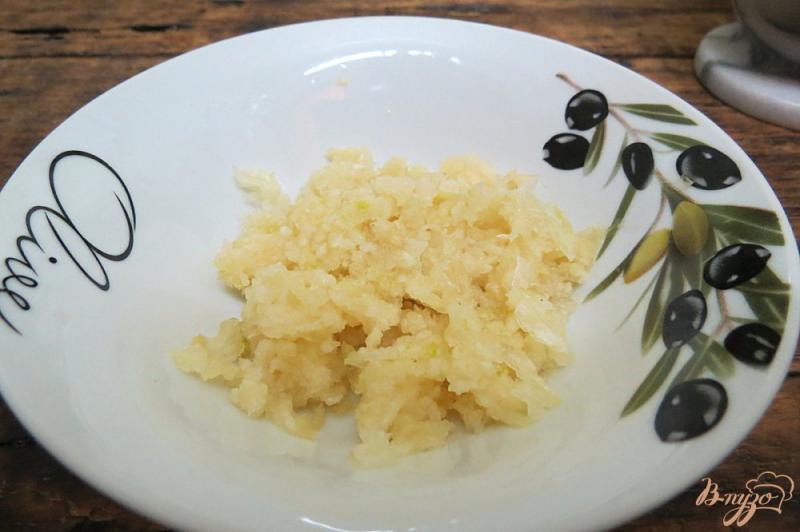 Фото приготовление рецепта: Солёное сало с перцем и чесноком шаг №4