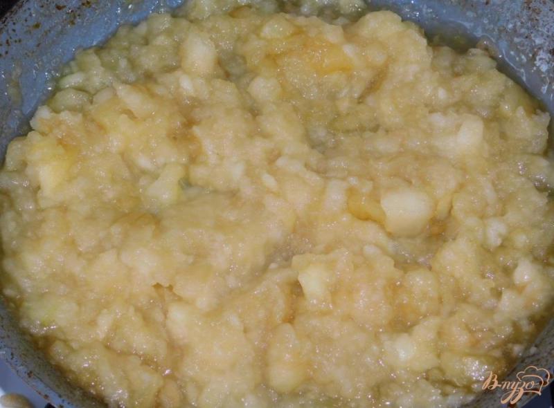 Фото приготовление рецепта: Сливочно-яблочный десерт шаг №3