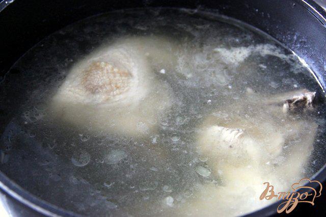 Фото приготовление рецепта: Легкий куриный суп с овощами и кабачками шаг №1