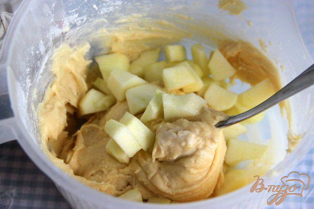 Фото приготовление рецепта: Яблочный пирог от бабушки Эммы шаг №6