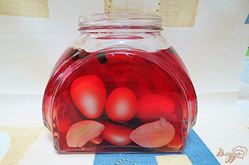 Фото приготовление рецепта: Перепелиные яйца маринованные шаг №5