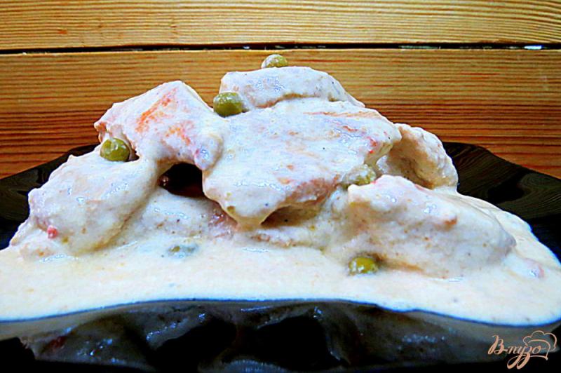 Фото приготовление рецепта: Куриная грудка под сырным соусом шаг №10