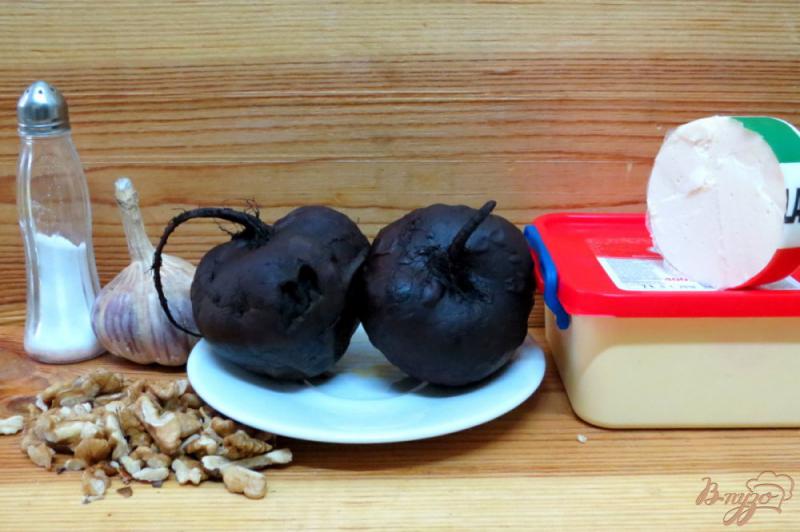 Фото приготовление рецепта: Салат из свеклы, сыра моцареллы и грецких орехов шаг №1