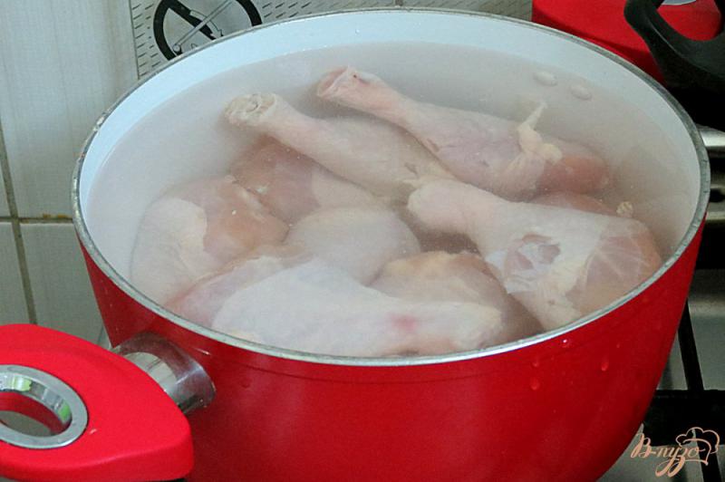 Фото приготовление рецепта: Куриный холодец с желатином шаг №3