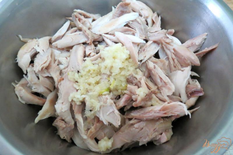 Фото приготовление рецепта: Куриный холодец с желатином шаг №7
