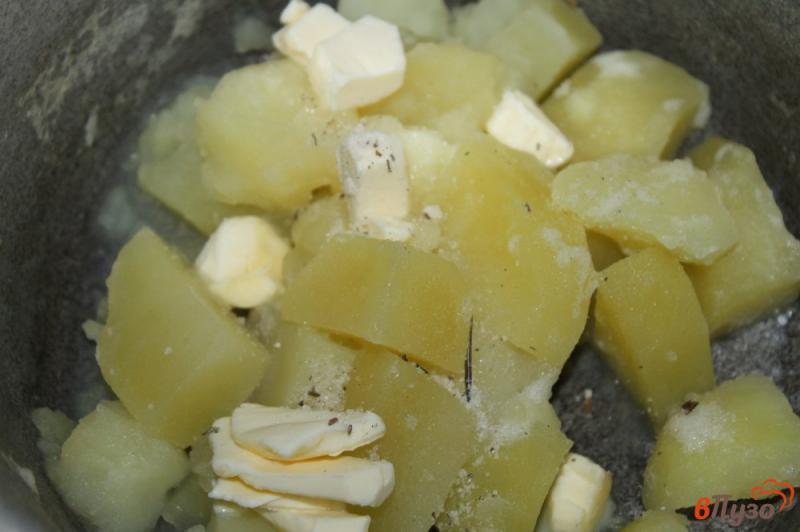 Фото приготовление рецепта: Картофельное пюре со шпинатом и жареными шампиньонами шаг №5