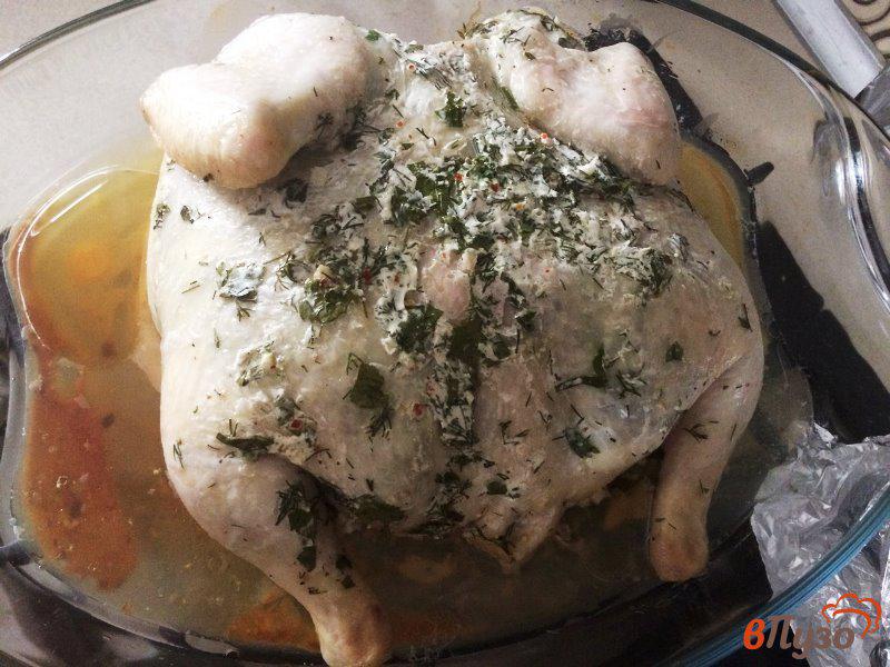 Фото приготовление рецепта: Ароматная курица с чесноком и травами шаг №9