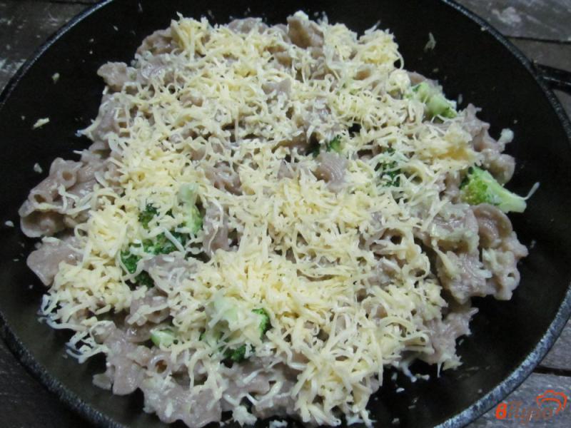 Фото приготовление рецепта: Паста с брокколи под соусом шаг №5