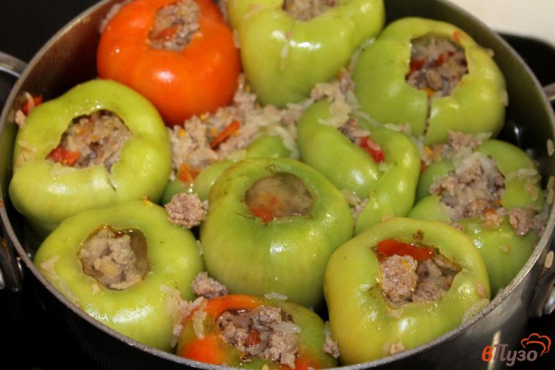 Фото приготовление рецепта: Перец фаршированный бараниной и помидорами шаг №5