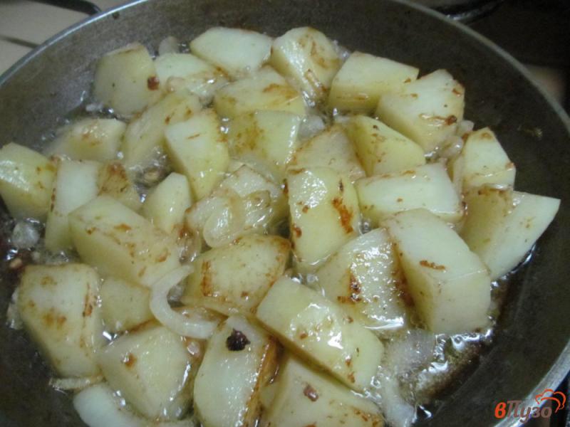 Фото приготовление рецепта: Курица с картофелем и квашеной капустой шаг №2