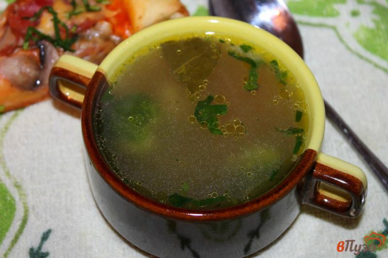 Фото приготовление рецепта: Суп на бульоне с курицей и брокколи шаг №6