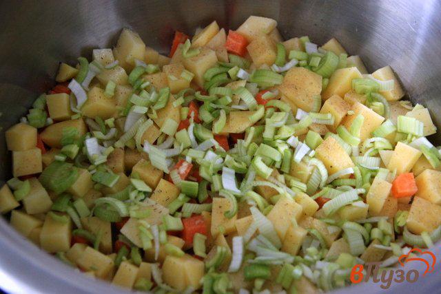 Фото приготовление рецепта: «Слоеный» овощной суп шаг №2