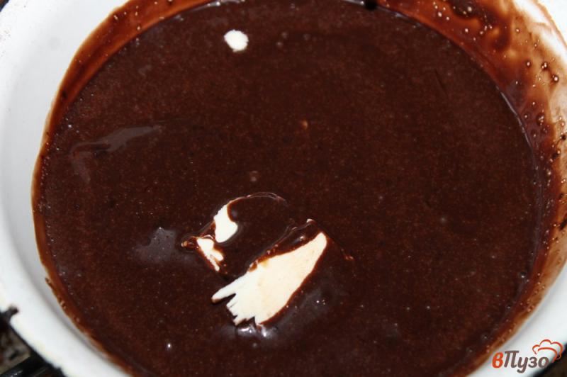 Фото приготовление рецепта: Шоколадная глазурь на сметане шаг №5